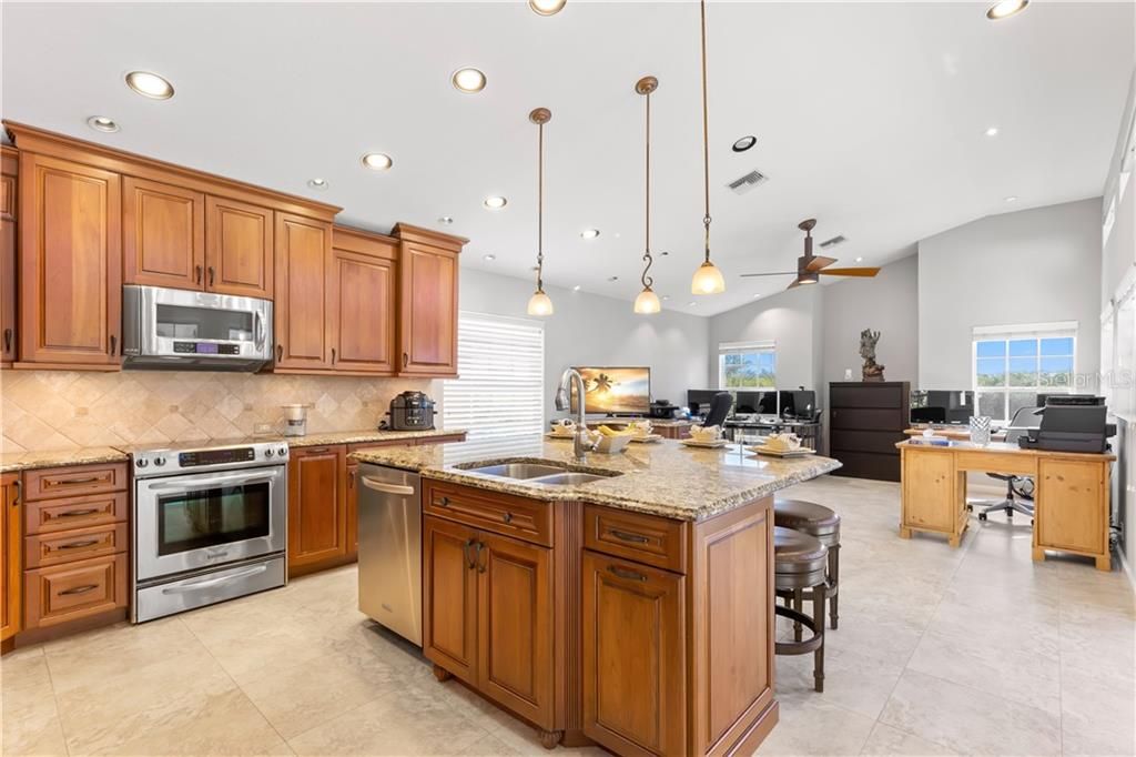 Recently Sold: $750,000 (3 beds, 2 baths, 2075 Square Feet)