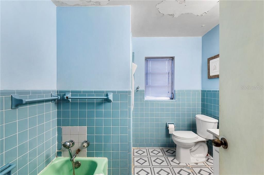 最近售出: $160,000 (3 贝兹, 2 浴室, 1716 平方英尺)