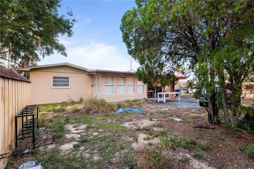 Recently Sold: $160,000 (3 beds, 2 baths, 1716 Square Feet)