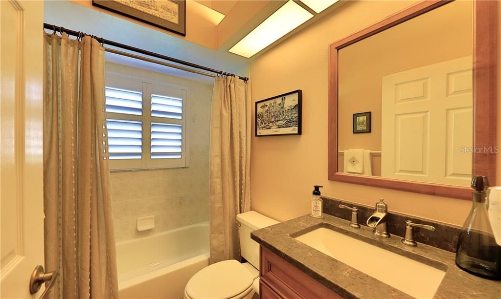 最近售出: $269,900 (3 贝兹, 2 浴室, 1937 平方英尺)
