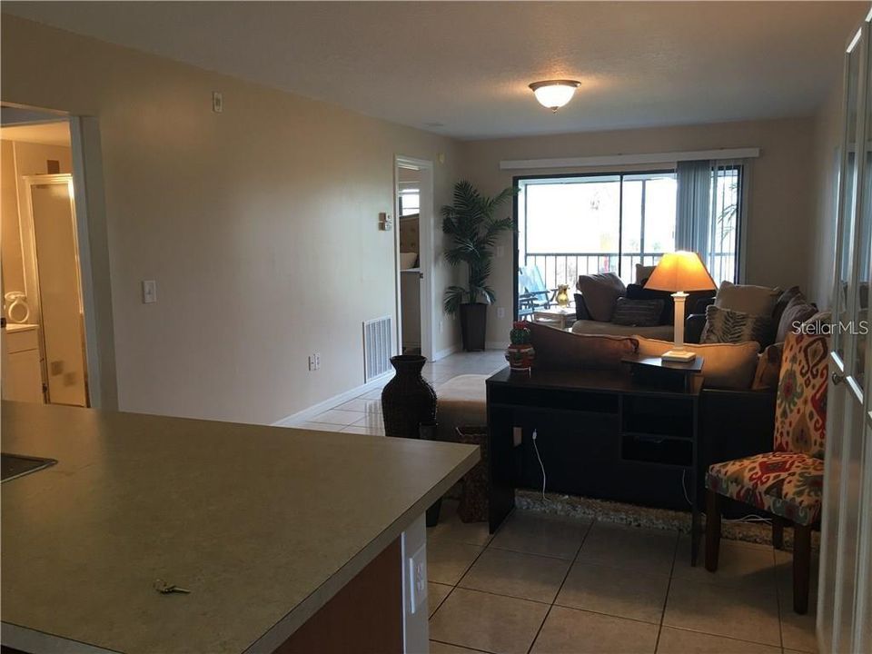 Recently Rented: $1,050 (2 beds, 2 baths, 884 Square Feet)