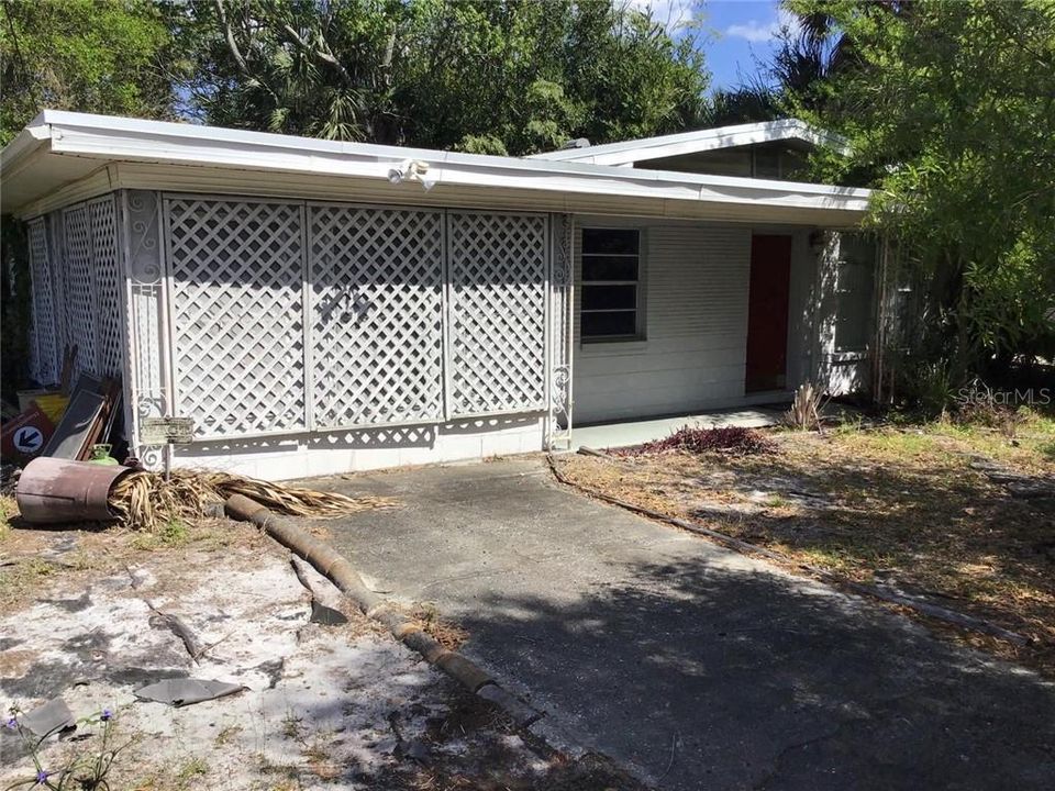 Recently Sold: $299,999 (2 beds, 1 baths, 1228 Square Feet)