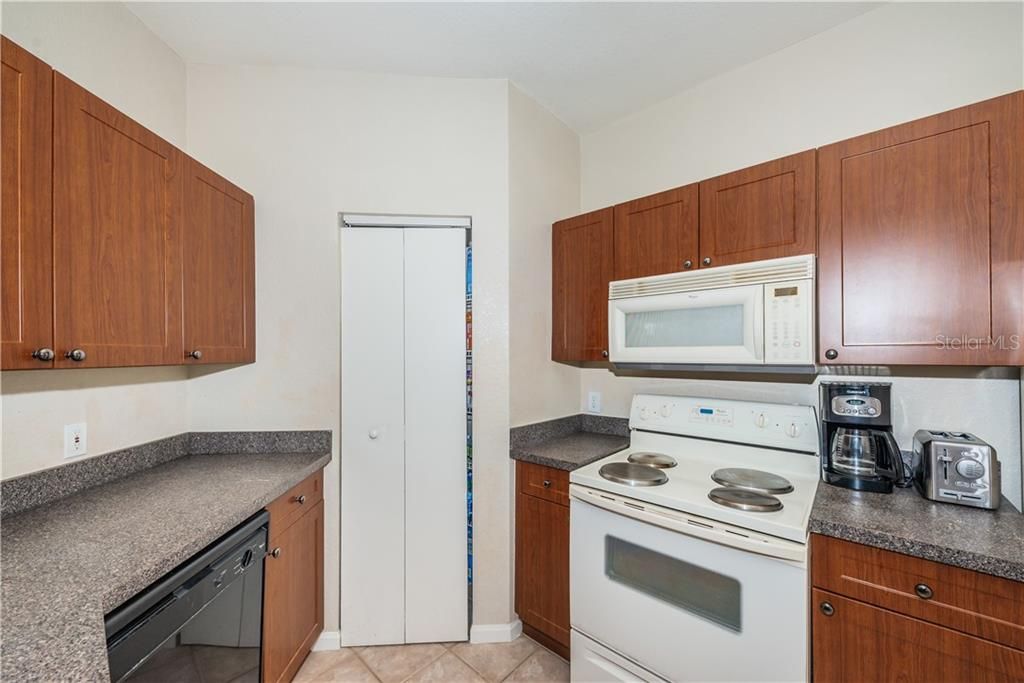 Recently Sold: $129,900 (1 beds, 1 baths, 750 Square Feet)