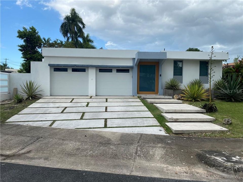 Recently Sold: $438,000 (3 beds, 2 baths, 1959 Square Feet)