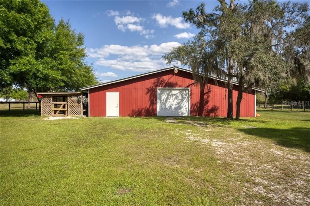 2 stables to the left and workshop man cave / she shed