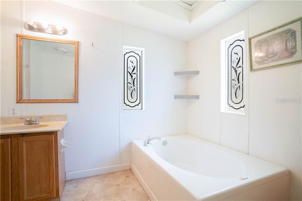 最近售出: $159,900 (3 贝兹, 2 浴室, 1352 平方英尺)