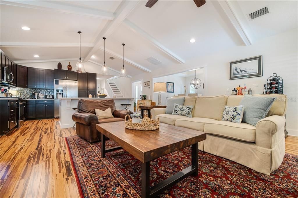 Recently Sold: $1,200,000 (4 beds, 3 baths, 2543 Square Feet)
