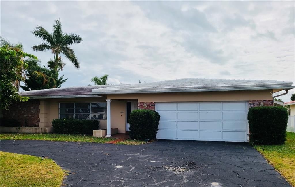 Recently Sold: $650,000 (3 beds, 2 baths, 1710 Square Feet)