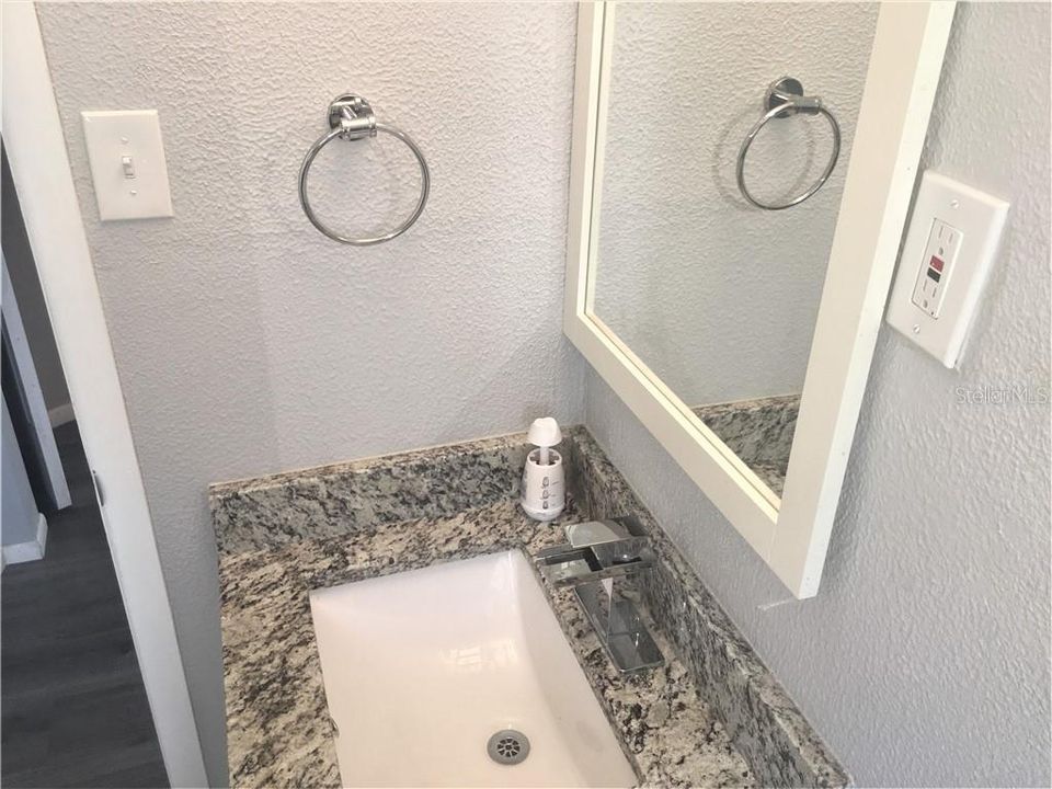 Recently Sold: $149,999 (3 beds, 1 baths, 956 Square Feet)