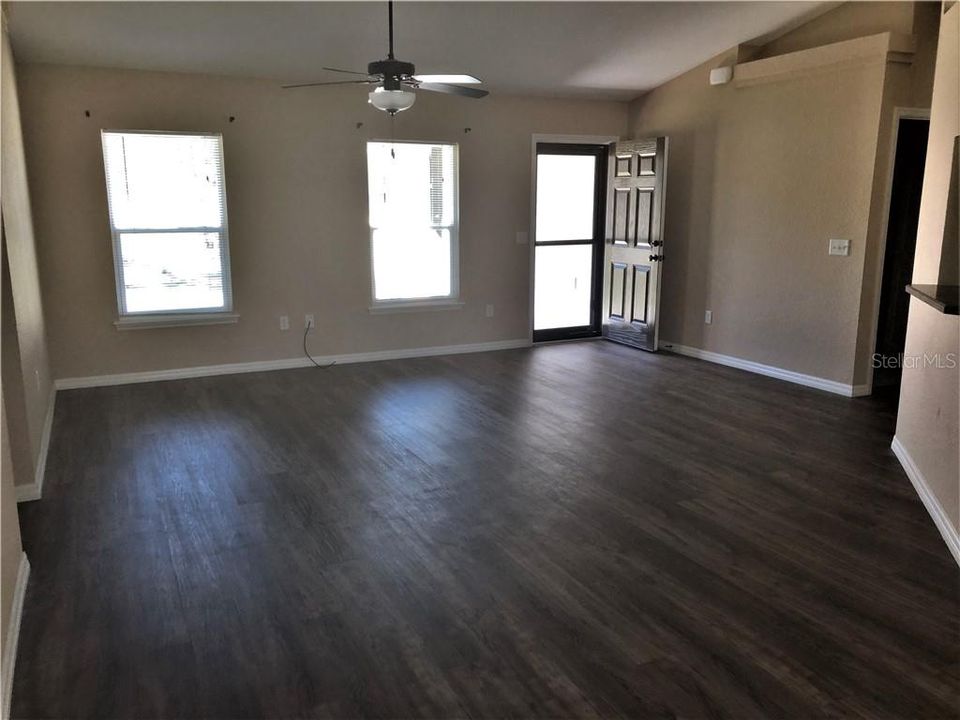 Recently Sold: $189,900 (3 beds, 2 baths, 1301 Square Feet)