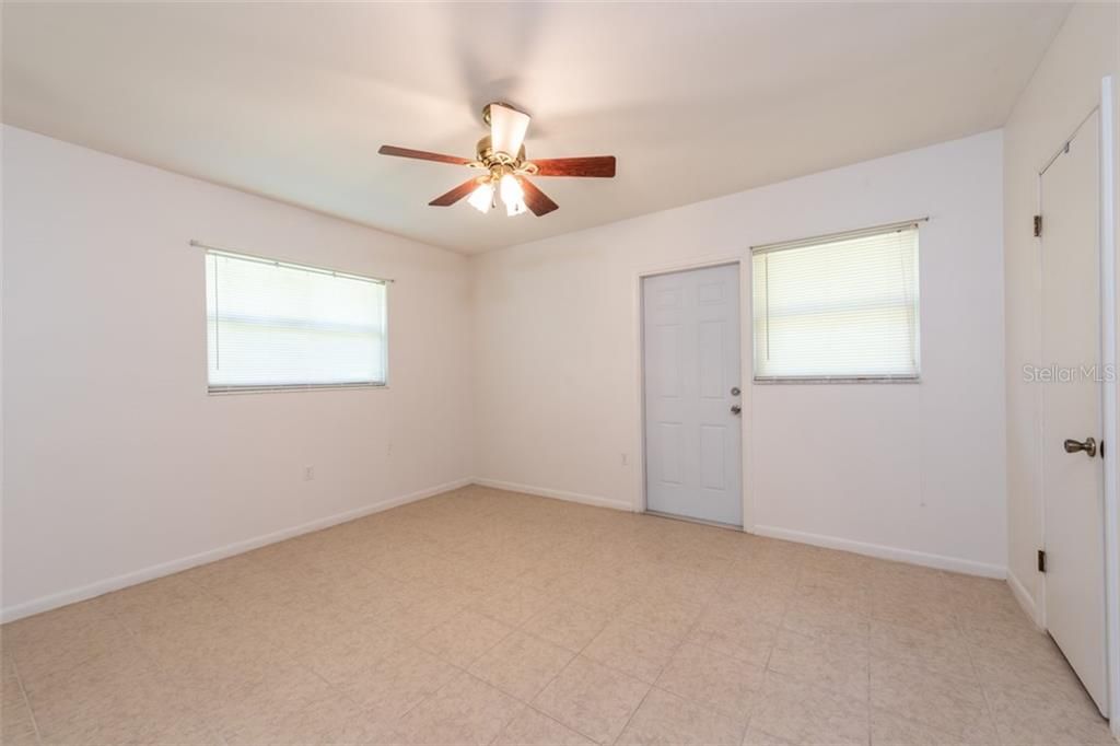 Recently Sold: $279,000 (3 beds, 2 baths, 1711 Square Feet)