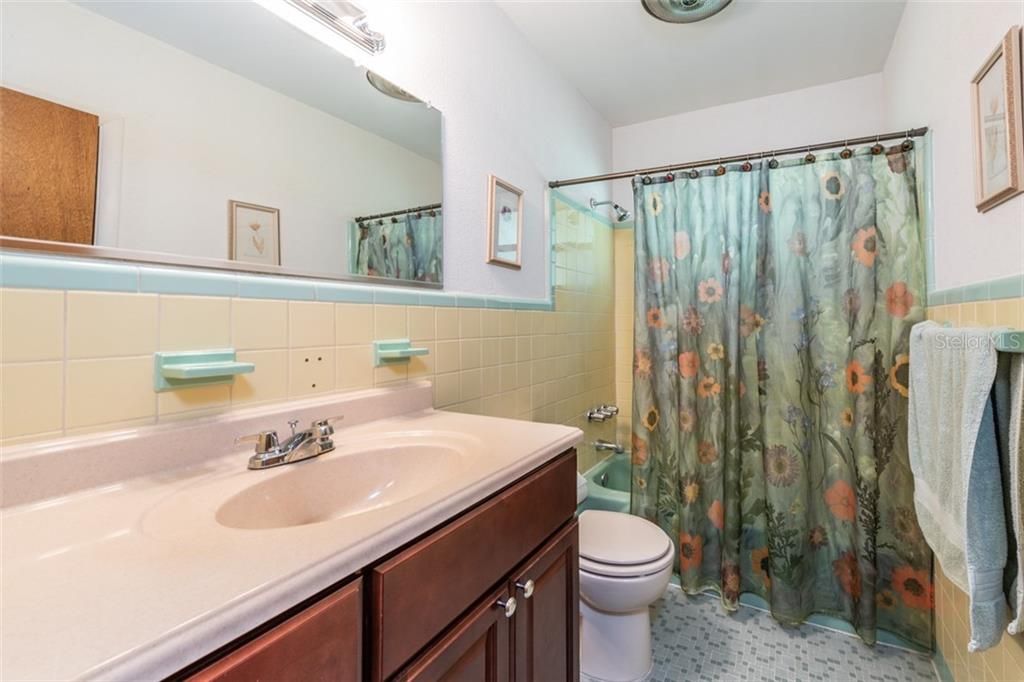 最近售出: $279,000 (3 贝兹, 2 浴室, 1711 平方英尺)