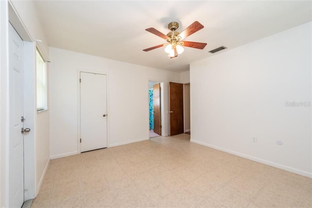 Recently Sold: $279,000 (3 beds, 2 baths, 1711 Square Feet)