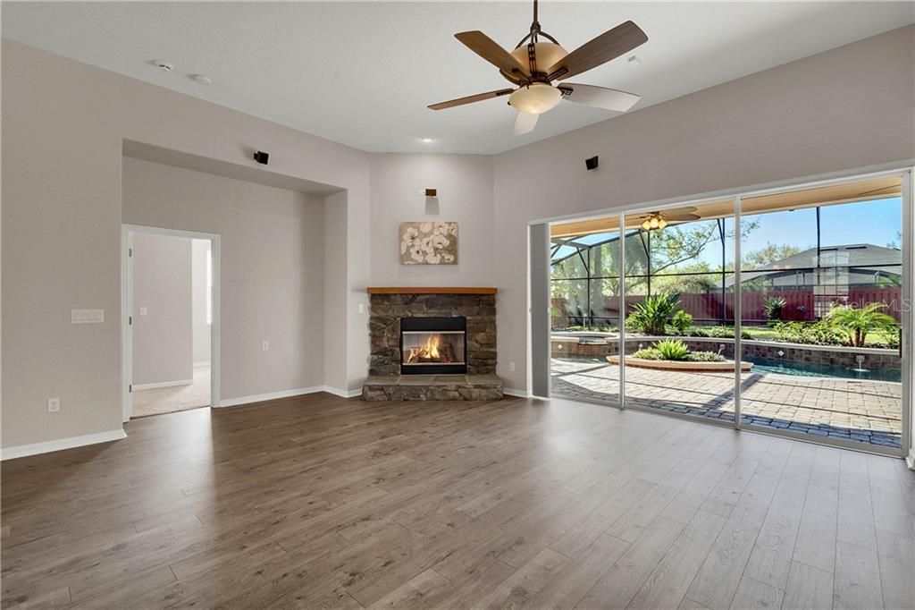 Recently Sold: $425,000 (4 beds, 2 baths, 2426 Square Feet)