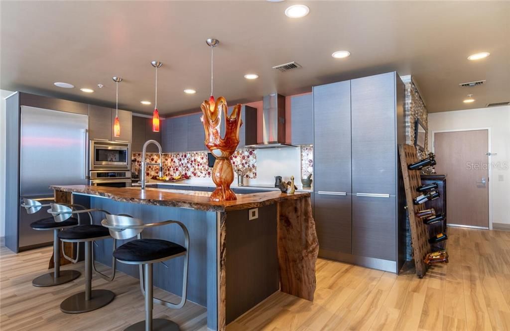 Recently Sold: $959,000 (2 beds, 2 baths, 1442 Square Feet)