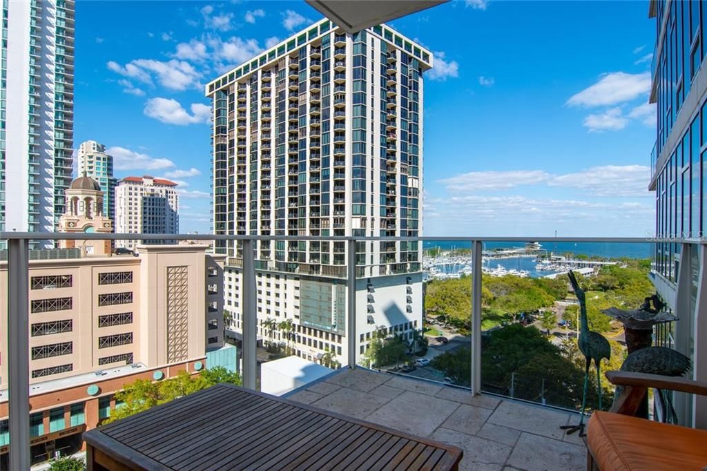 Recently Sold: $959,000 (2 beds, 2 baths, 1442 Square Feet)