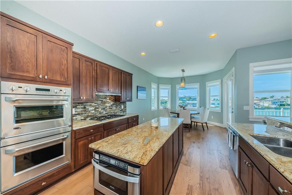 Double ovens, gas cooktop, granite counters.