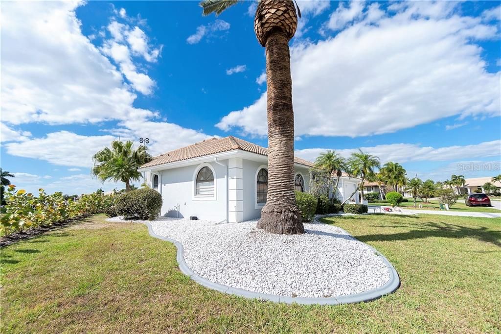 Recently Sold: $705,000 (3 beds, 2 baths, 2613 Square Feet)