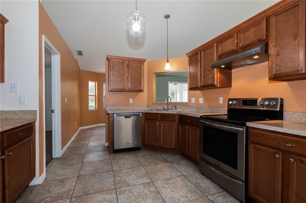 Recently Sold: $250,000 (3 beds, 2 baths, 1707 Square Feet)