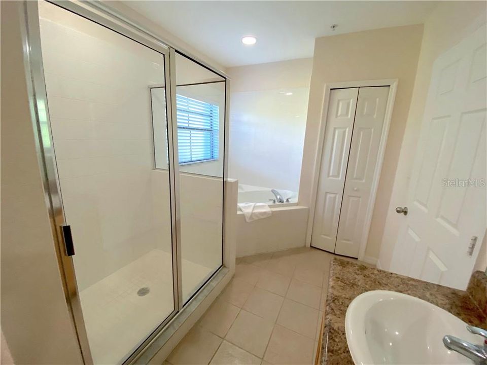 最近售出: $118,000 (2 贝兹, 2 浴室, 1445 平方英尺)