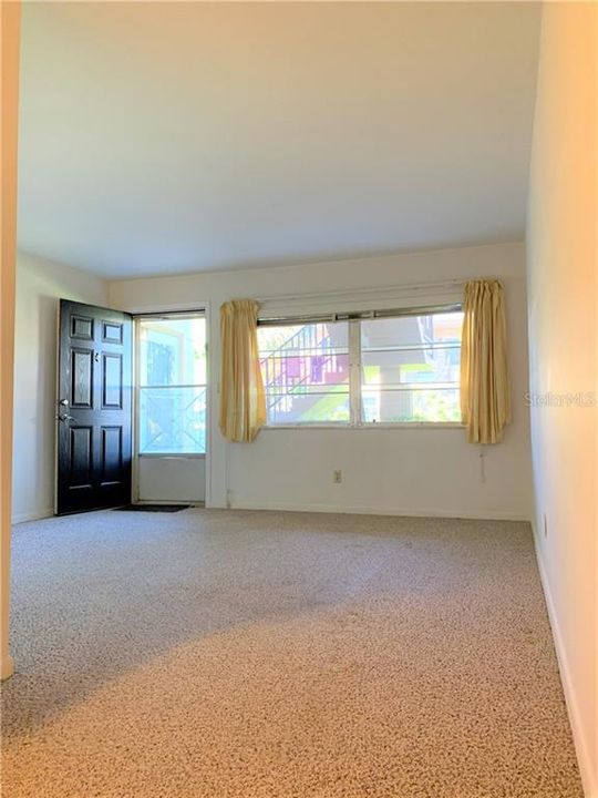 Recently Sold: $130,000 (1 beds, 1 baths, 765 Square Feet)