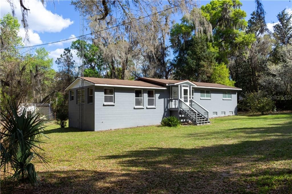 Recently Sold: $200,000 (3 beds, 2 baths, 1556 Square Feet)