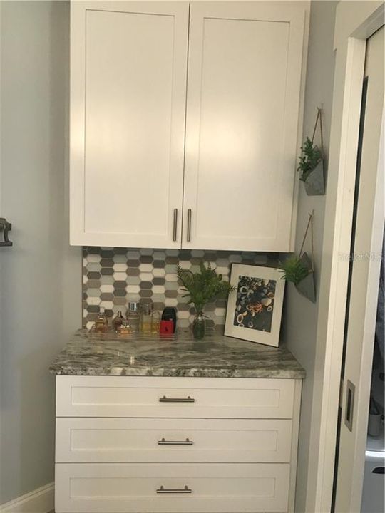 BUILT-IN STATION IN MASTER BATH