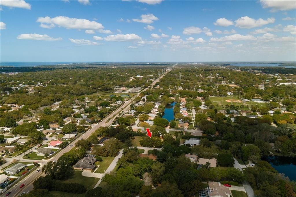 Minutes to beaches, restaurants, downtown Palm Harbor. Centrally located near all local schools.