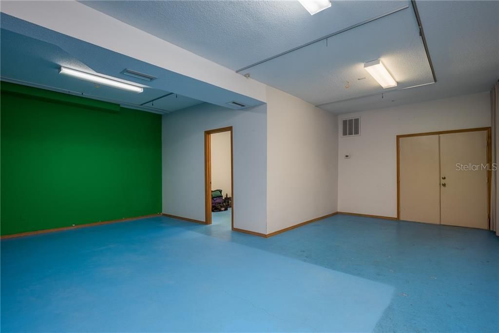 Current use is a studio, comes complete with storage and curtains to block green screen
