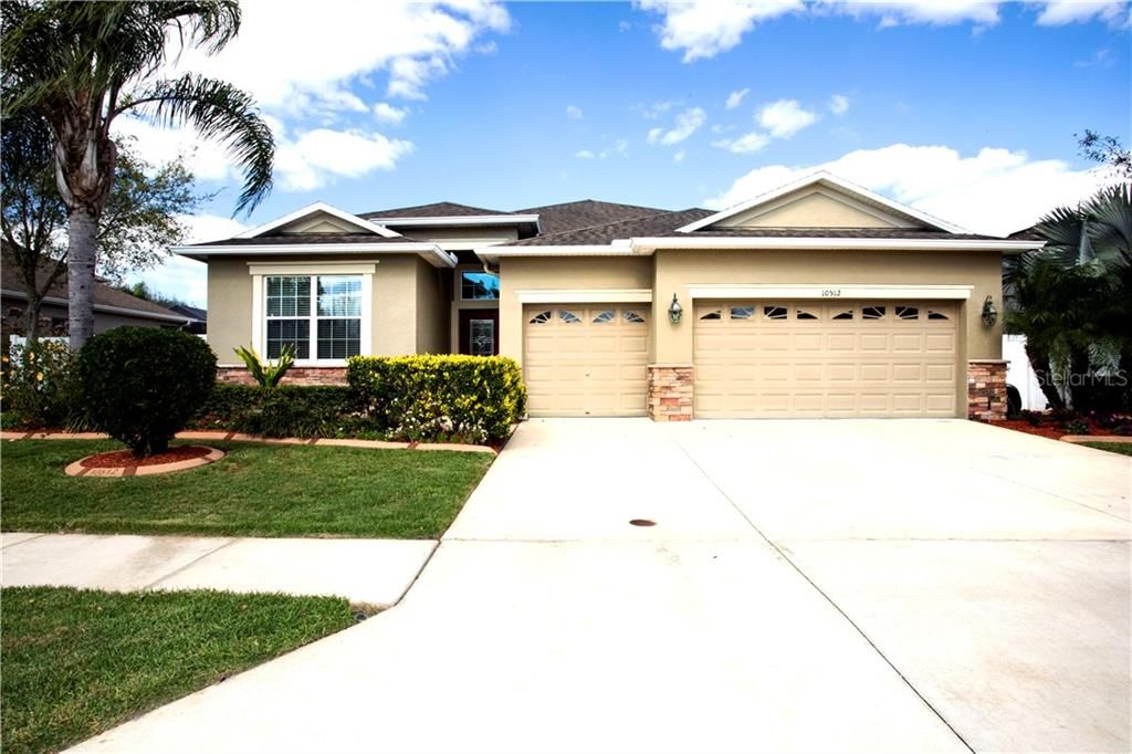 Recently Sold: $359,999 (4 beds, 3 baths, 2288 Square Feet)