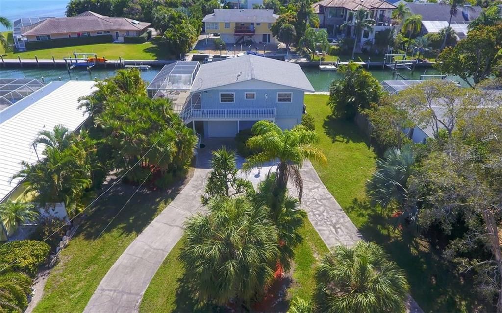 Recently Sold: $995,000 (2 beds, 2 baths, 858 Square Feet)