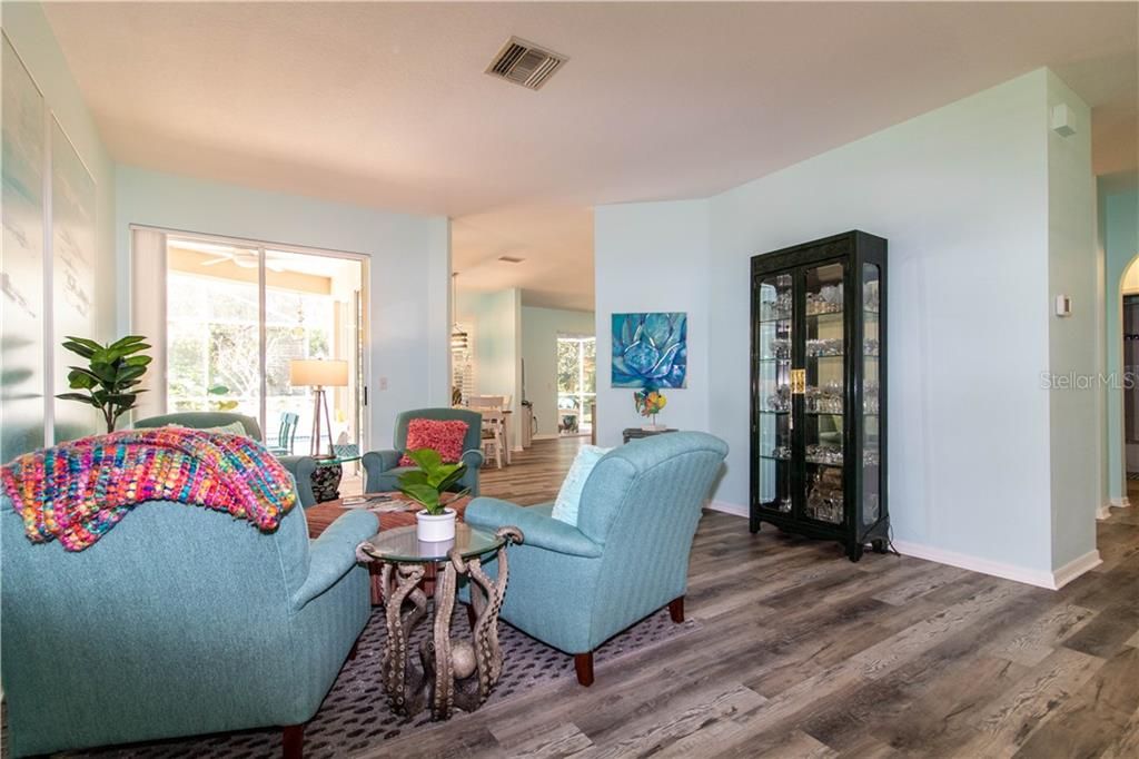 Recently Sold: $525,000 (3 beds, 2 baths, 1996 Square Feet)