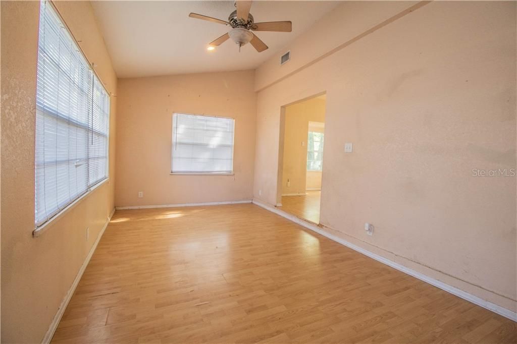 Recently Sold: $135,000 (3 beds, 2 baths, 1236 Square Feet)