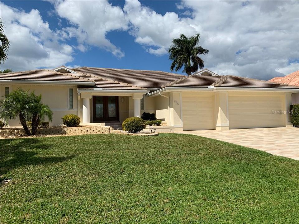 Recently Sold: $710,000 (3 beds, 2 baths, 2194 Square Feet)