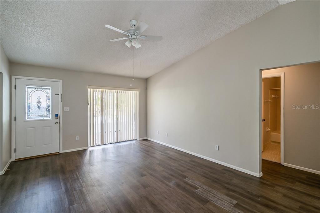 Recently Sold: $210,000 (3 beds, 2 baths, 1080 Square Feet)