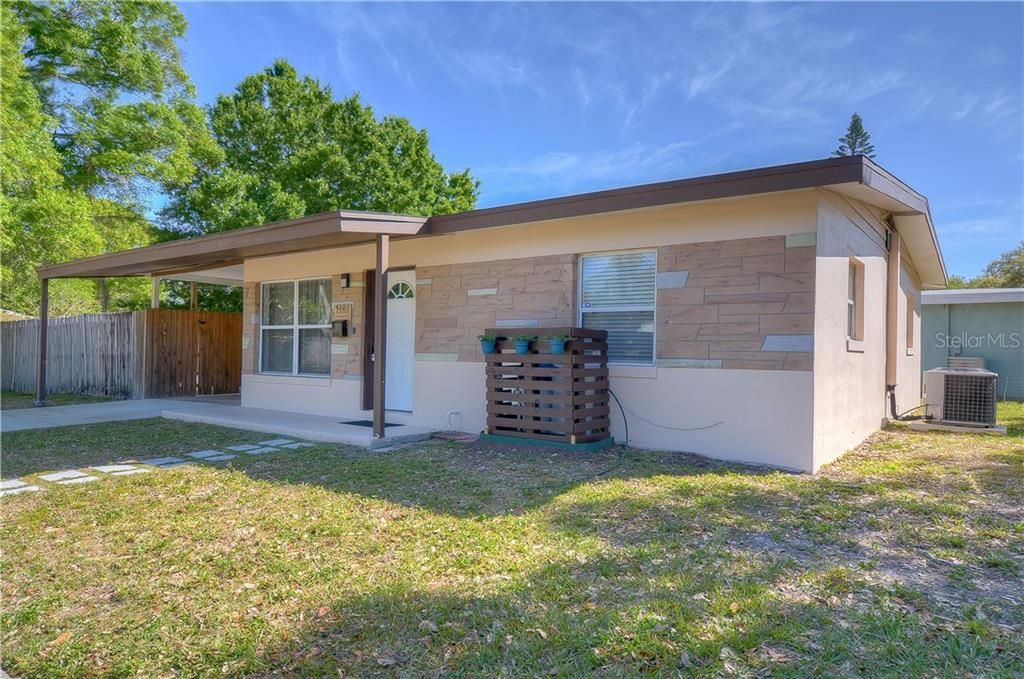 Recently Sold: $239,900 (2 beds, 1 baths, 784 Square Feet)