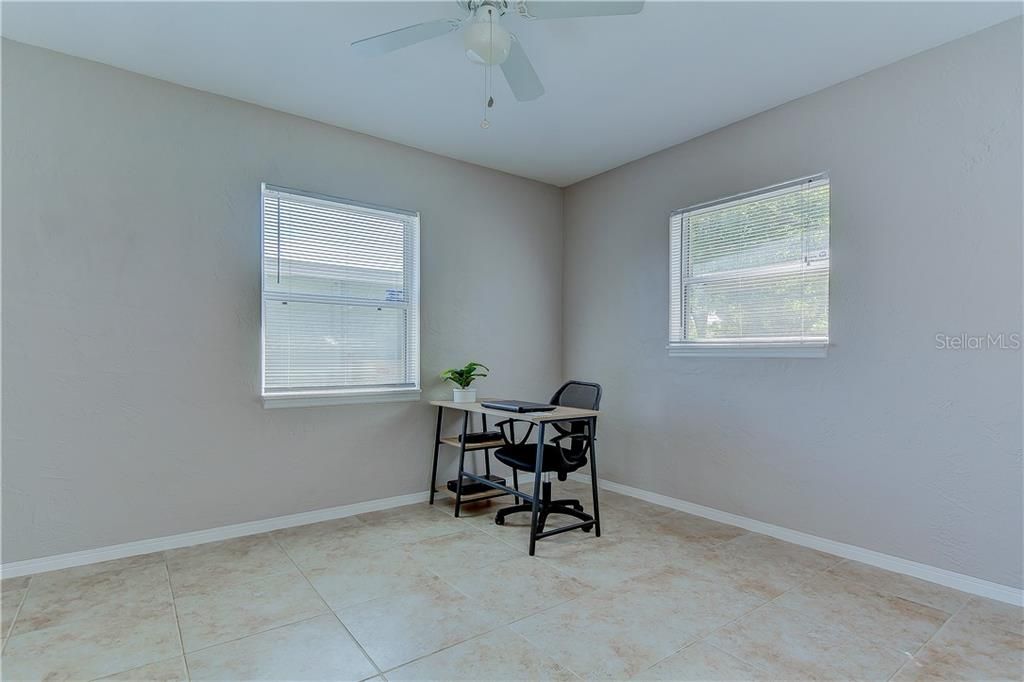 Recently Sold: $239,900 (2 beds, 1 baths, 784 Square Feet)