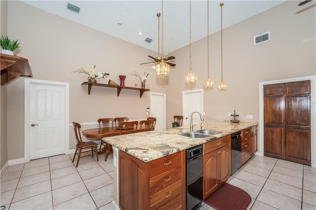 Recently Sold: $869,000 (4 beds, 4 baths, 3787 Square Feet)