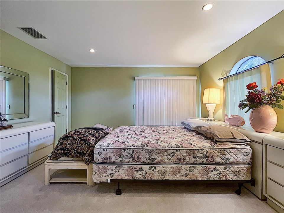 Vendido Recientemente: $300,000 (3 camas, 2 baños, 1790 Pies cuadrados)