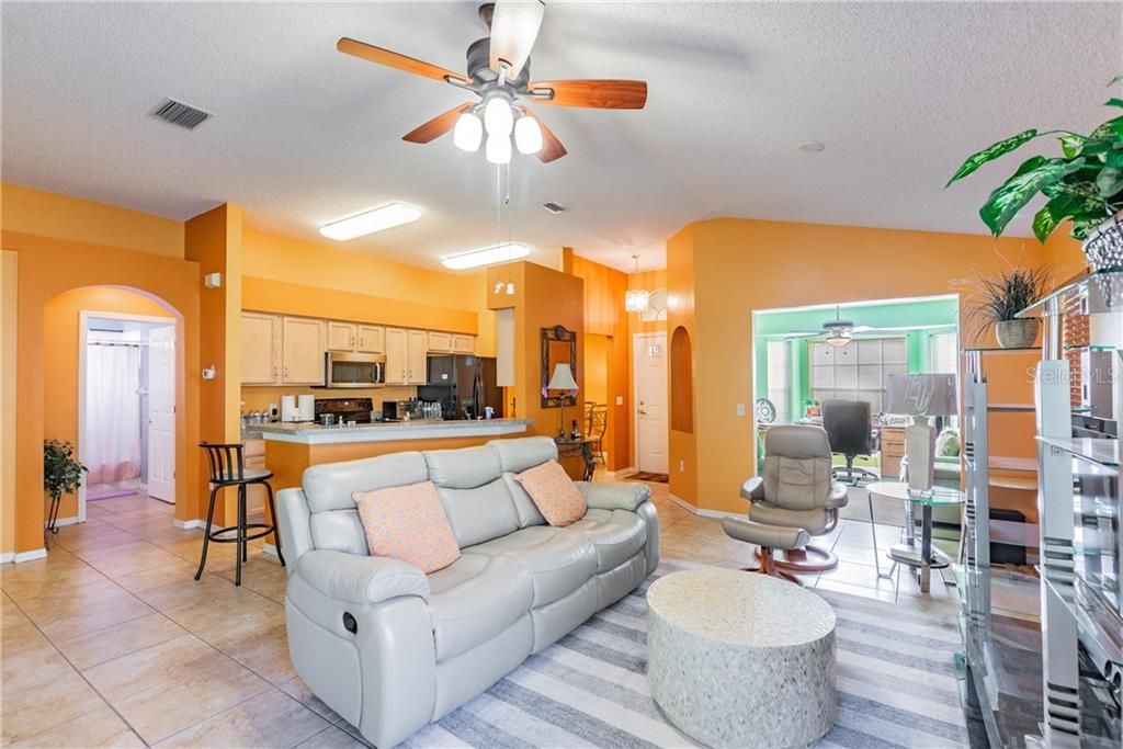 Recently Sold: $198,000 (2 beds, 2 baths, 1365 Square Feet)