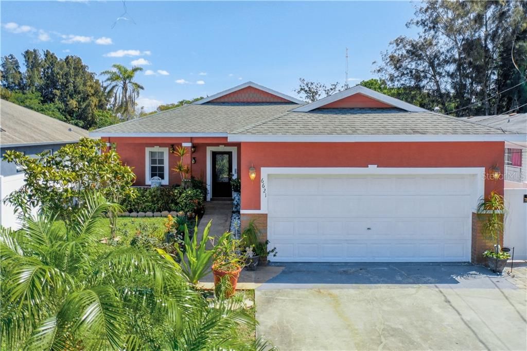 Recently Sold: $300,000 (3 beds, 2 baths, 1359 Square Feet)