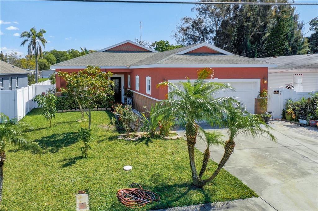 Recently Sold: $300,000 (3 beds, 2 baths, 1359 Square Feet)