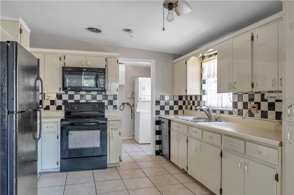 Recently Sold: $235,000 (3 beds, 1 baths, 1098 Square Feet)