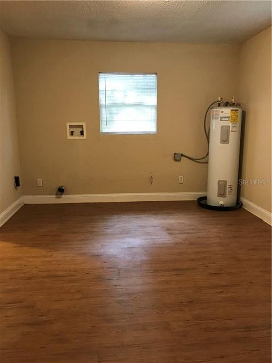 Recently Rented: $925 (3 beds, 1 baths, 1596 Square Feet)