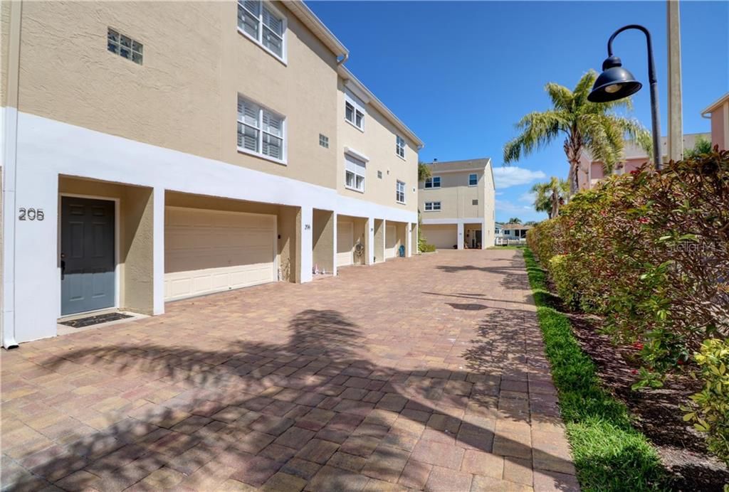 Recently Sold: $459,000 (2 beds, 2 baths, 1918 Square Feet)