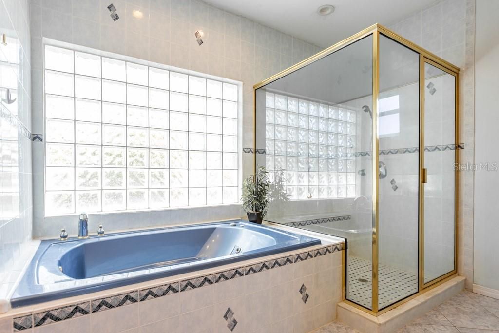Недавно продано: $1,250,000 (5 спален, 4 ванн, 3715 Квадратных фут)