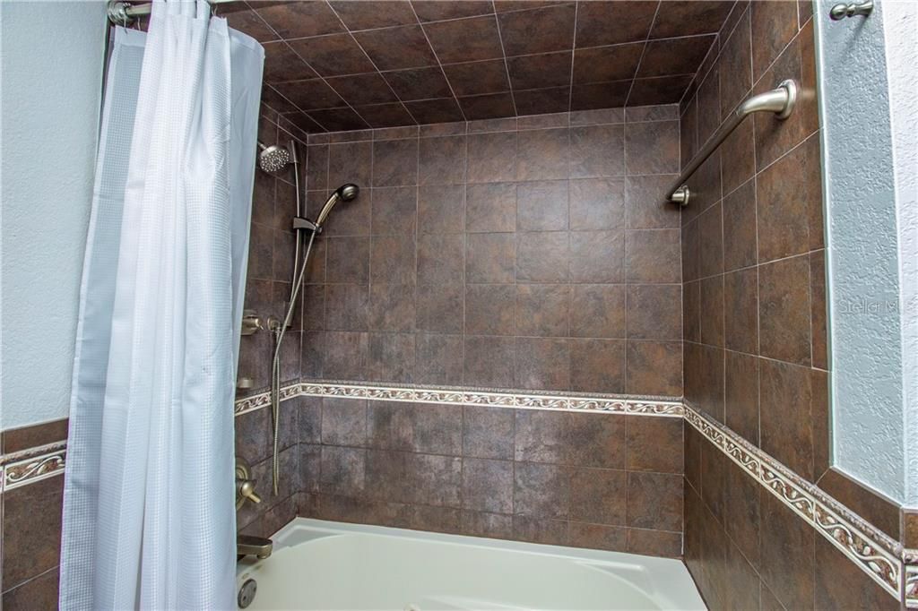 最近售出: $599,000 (4 贝兹, 3 浴室, 2337 平方英尺)