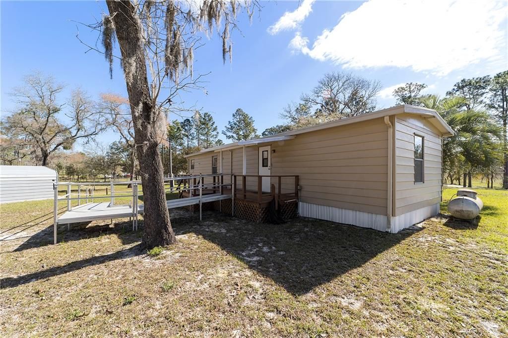 Recently Sold: $75,900 (3 beds, 2 baths, 908 Square Feet)