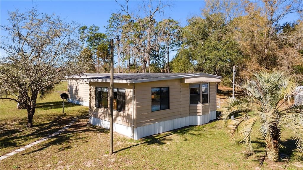 Recently Sold: $75,900 (3 beds, 2 baths, 908 Square Feet)