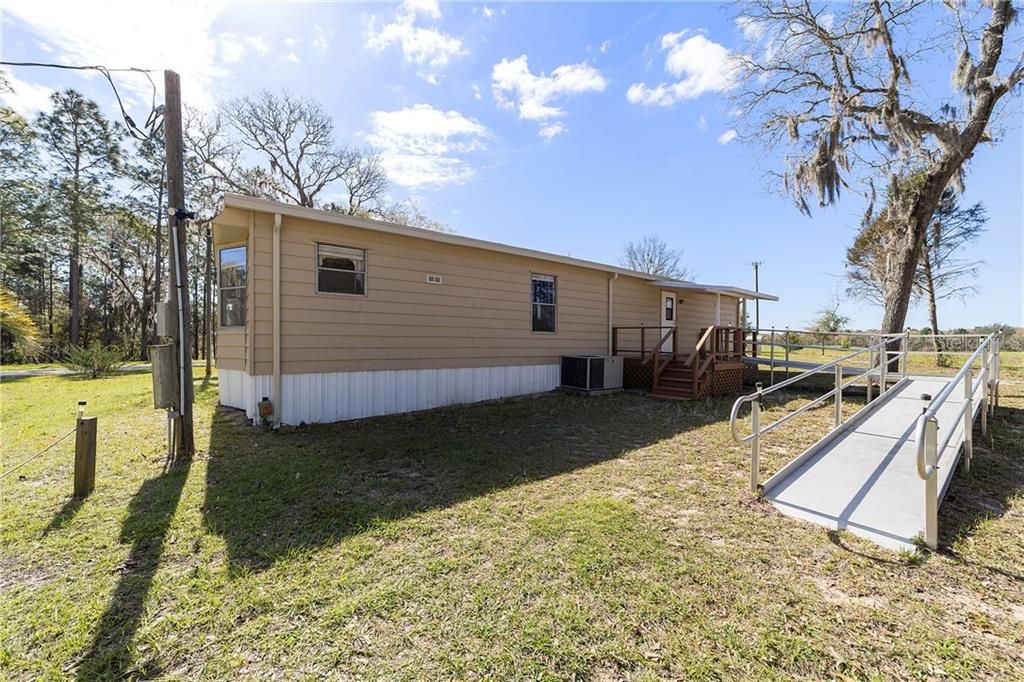 Recently Sold: $75,900 (3 beds, 2 baths, 908 Square Feet)